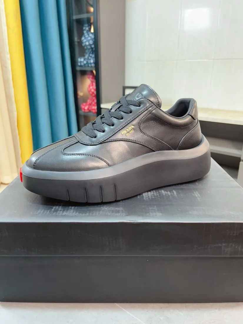 Men's shoes 💰620🌹🌹High-quality new Prada counters are launched simultaneously. The new men's shoes and 😘fabrics are selected from imported mesh and glue-spraying technology. Imported cowhide lining. 👍🏿High-end☄️Open-molded non-slip rubber outsole, exquisite lines, simple and elegant, comfortable and high-end for leisure travel. Code number: 38 to 44
